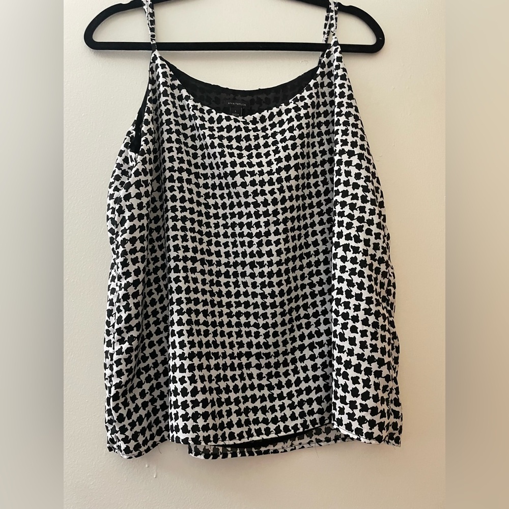 Ann Taylor Black and White Patterned Top - Large, NWOT